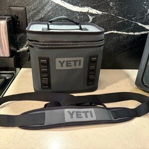 Yeti Hopper 8